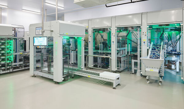 Rivo +load production hall with modular automation cells in operation