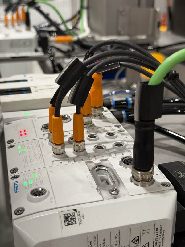 Pneumatic control valves and electrical connectors inside Rivo +load